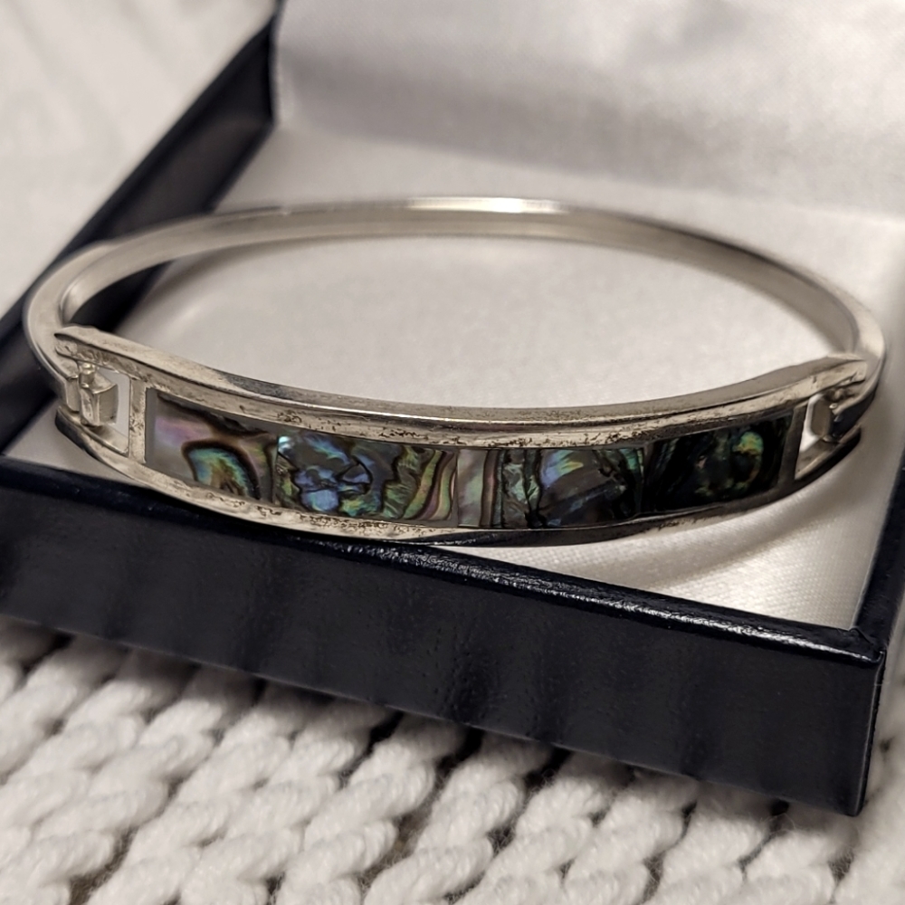 Bracelet with mother of pearl inlay